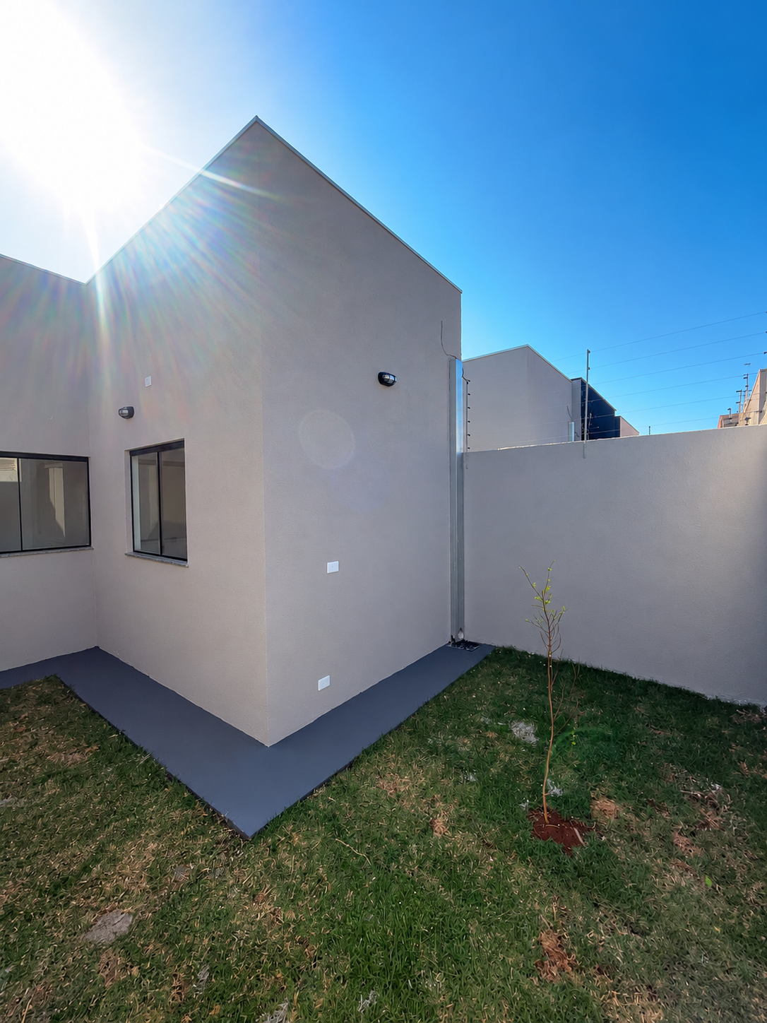 Área externa — obra HABFOR
